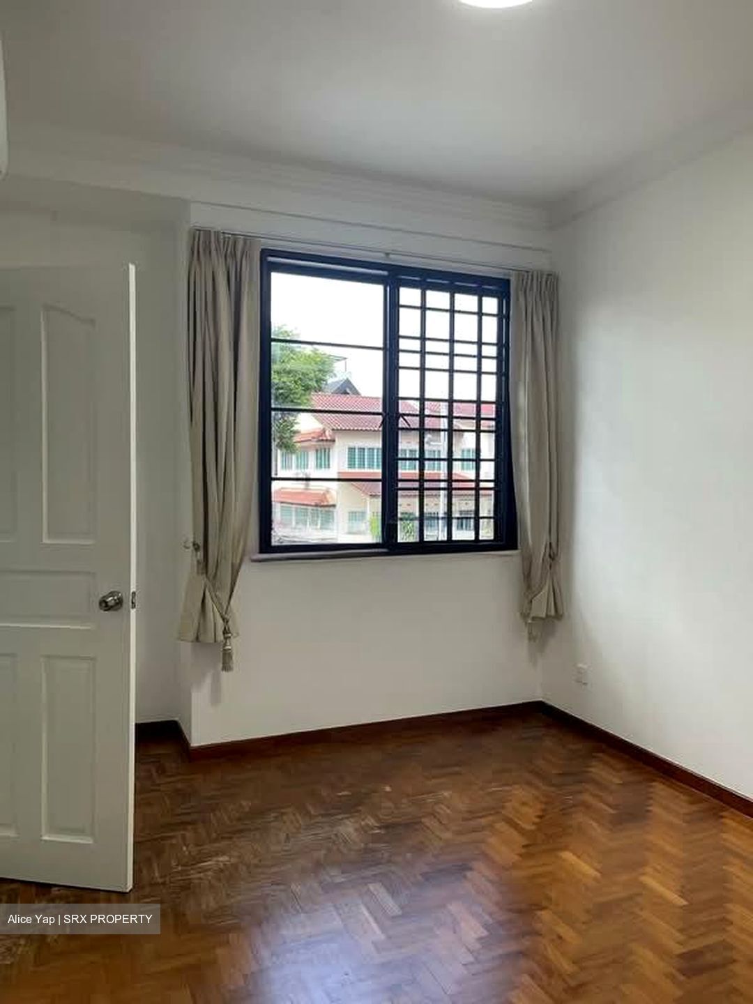 Yuk Tong Avenue (D21), Terrace #554229711